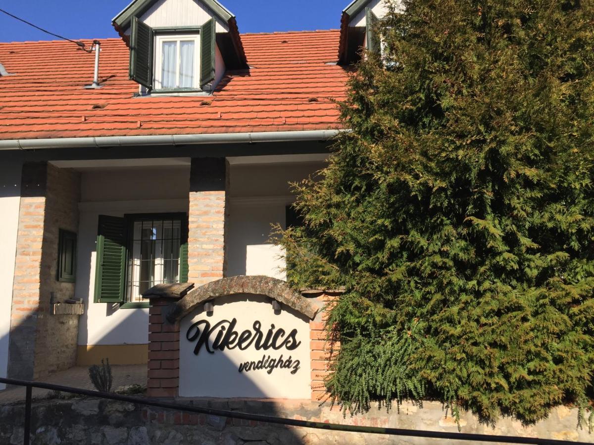 ヴィッラーニ Kikerics Vendeghaz Bed & Breakfast エクステリア 写真