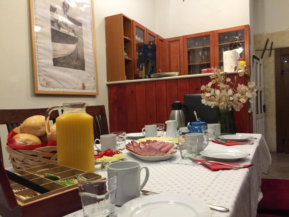 ヴィッラーニ Kikerics Vendeghaz Bed & Breakfast エクステリア 写真