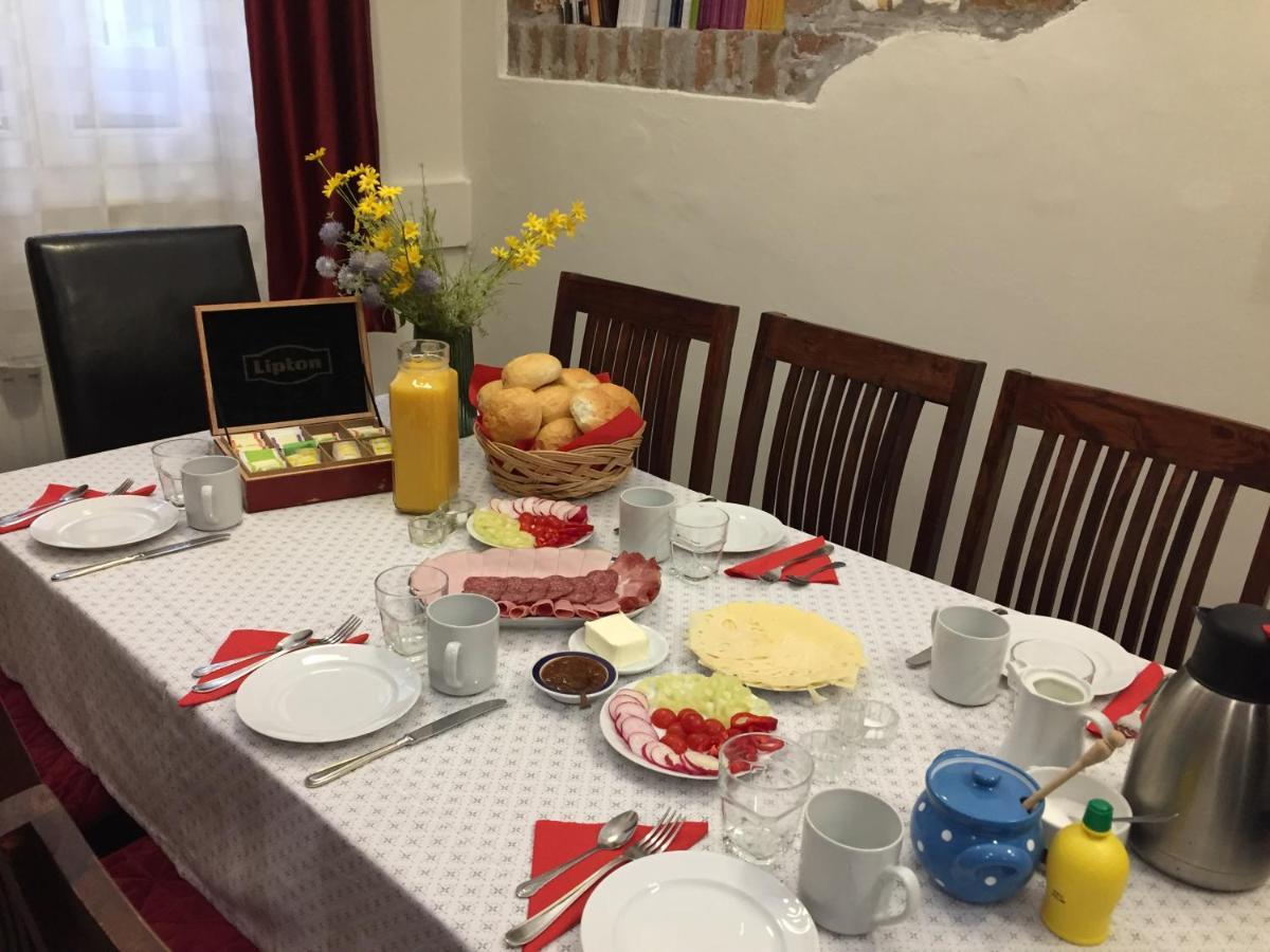 ヴィッラーニ Kikerics Vendeghaz Bed & Breakfast エクステリア 写真