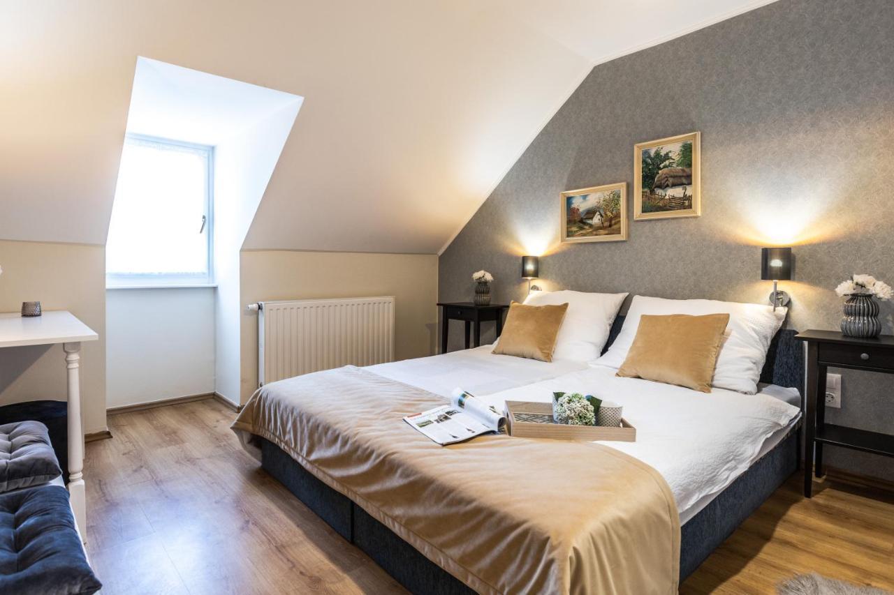 ヴィッラーニ Kikerics Vendeghaz Bed & Breakfast エクステリア 写真