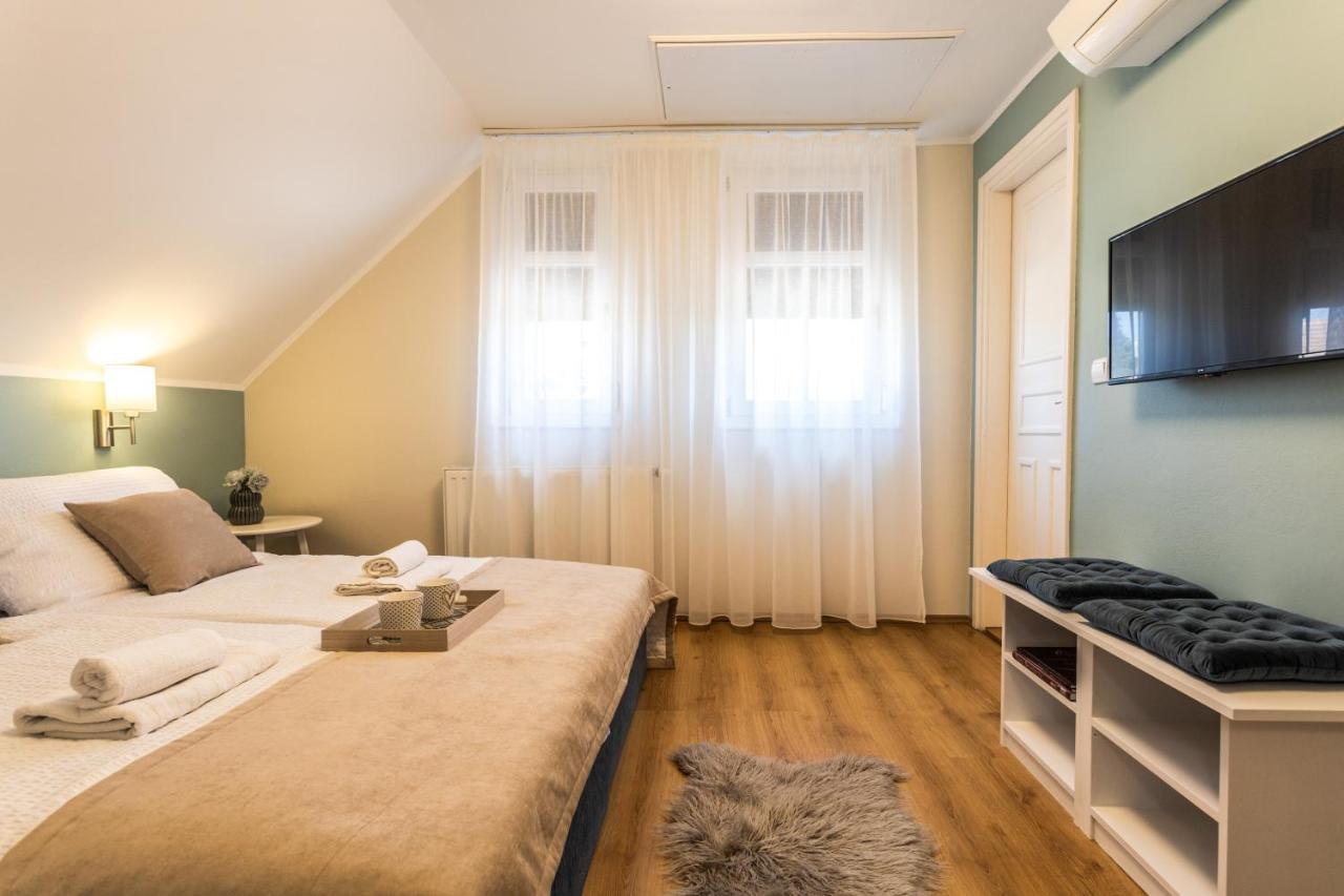 ヴィッラーニ Kikerics Vendeghaz Bed & Breakfast エクステリア 写真